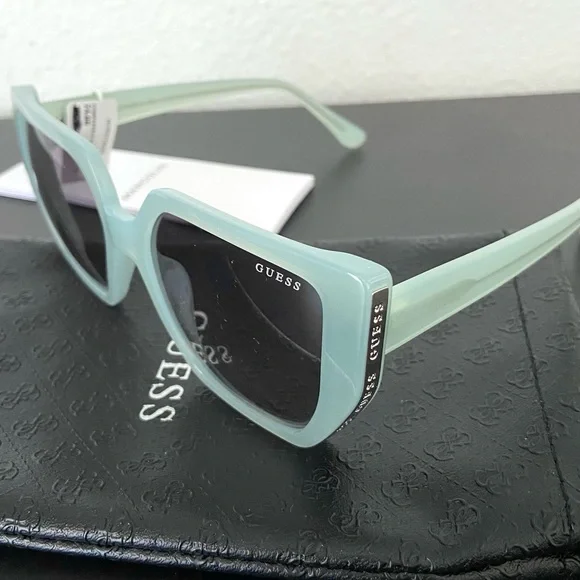 Guess | Accessories | New Guess 54mm Butterfly Gradient  display picture 2